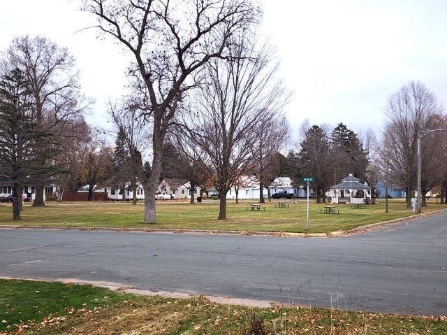 515 S 5th Street, Luck, WI 54853