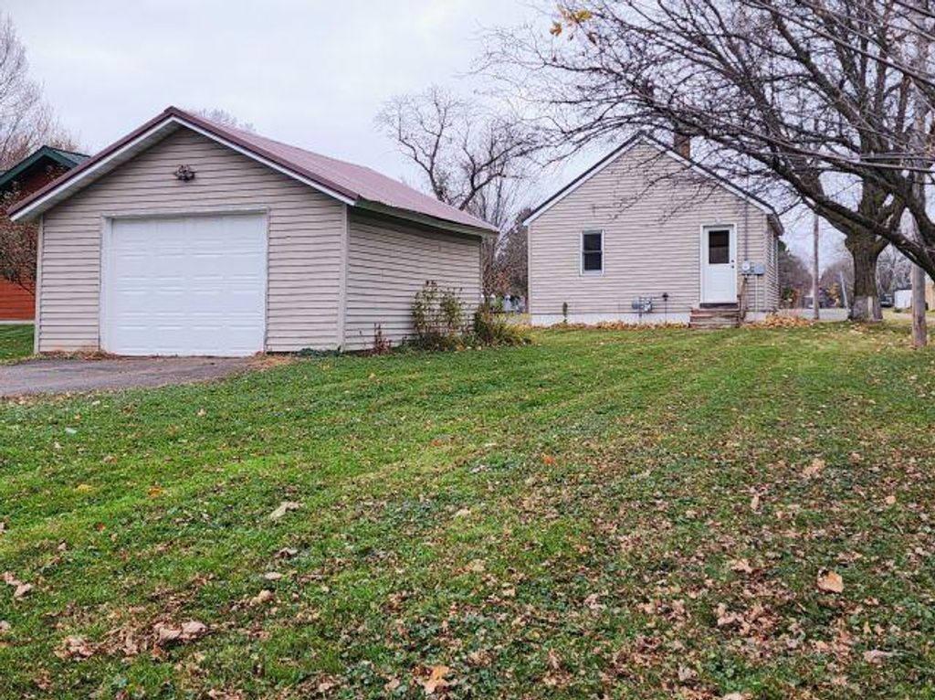 515 S 5th Street, Luck, WI 54853
