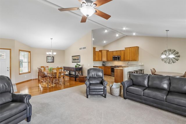 1260 Sunrise Dr, Ely, IA 52227