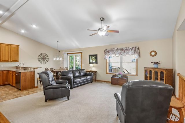 1260 Sunrise Dr, Ely, IA 52227