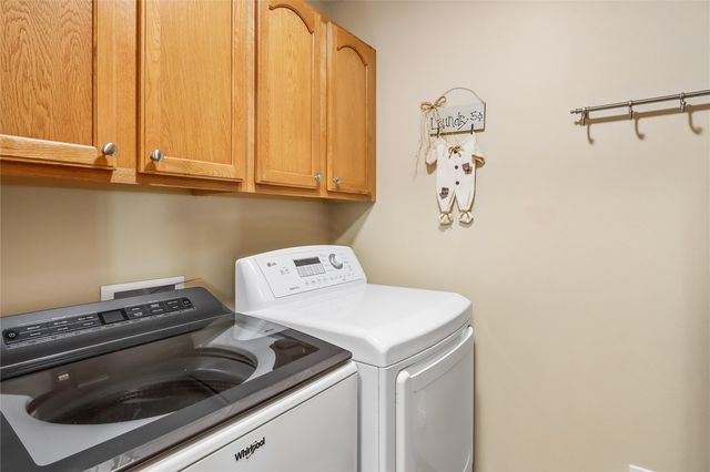 1260 Sunrise Dr, Ely, IA 52227