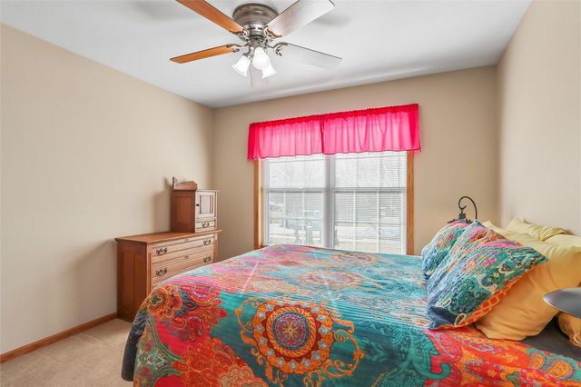 1260 Sunrise Dr, Ely, IA 52227