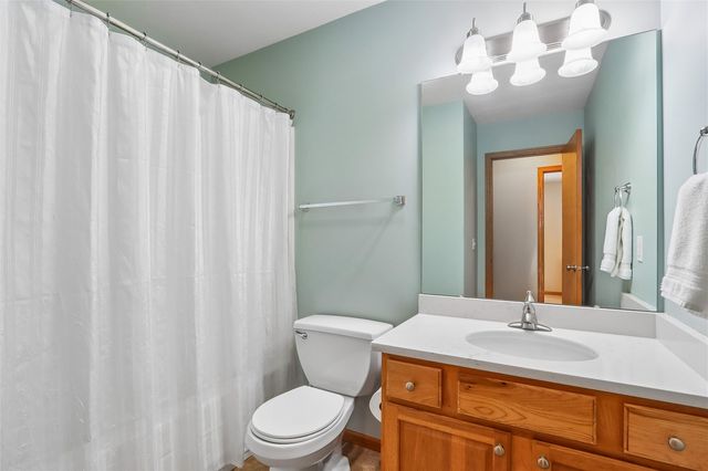 1260 Sunrise Dr, Ely, IA 52227
