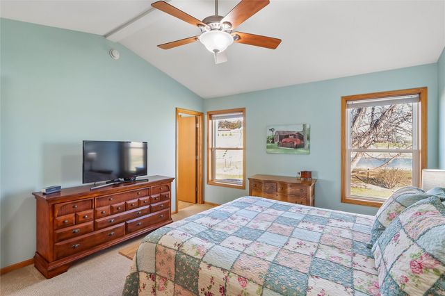 1260 Sunrise Dr, Ely, IA 52227