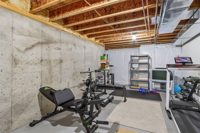 1260 Sunrise Dr, Ely, IA 52227