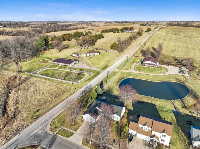 1260 Sunrise Dr, Ely, IA 52227