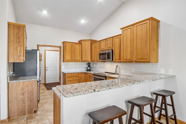 1260 Sunrise Dr, Ely, IA 52227