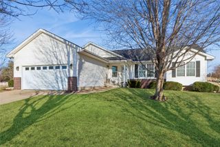 1260 Sunrise Dr, Ely, IA 52227