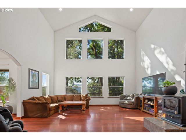 5655 VIOLET Dr, Sheridan, OR 97378