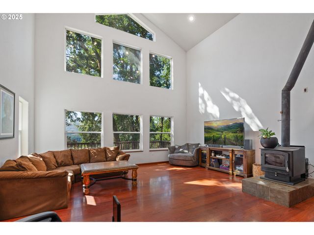 5655 VIOLET Dr, Sheridan, OR 97378