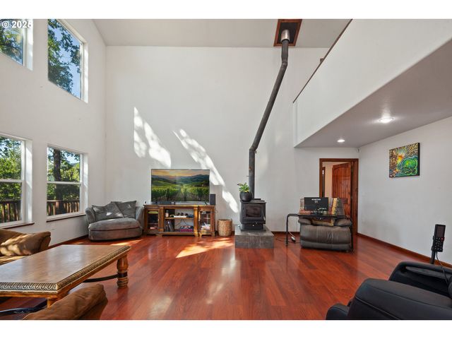 5655 VIOLET Dr, Sheridan, OR 97378