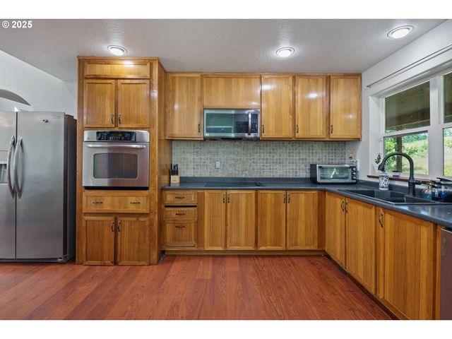 5655 VIOLET Dr, Sheridan, OR 97378