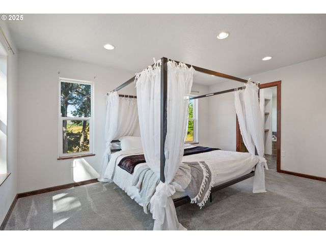 5655 VIOLET Dr, Sheridan, OR 97378