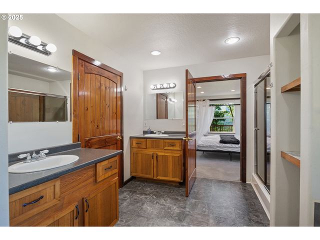 5655 VIOLET Dr, Sheridan, OR 97378