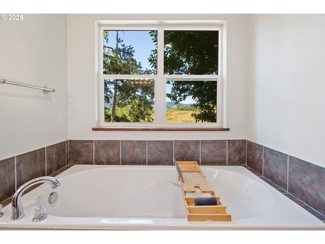 5655 VIOLET Dr, Sheridan, OR 97378