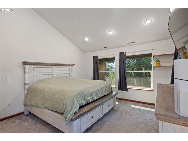 5655 VIOLET Dr, Sheridan, OR 97378