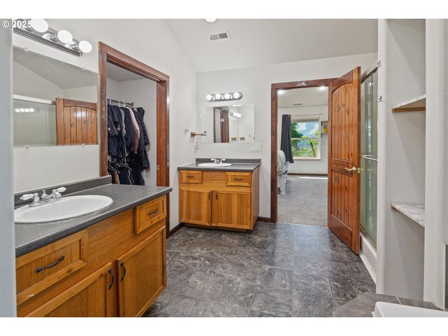 5655 VIOLET Dr, Sheridan, OR 97378