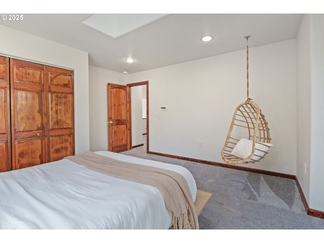 5655 VIOLET Dr, Sheridan, OR 97378