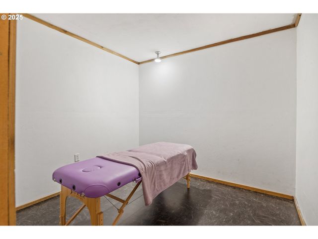 5655 VIOLET Dr, Sheridan, OR 97378