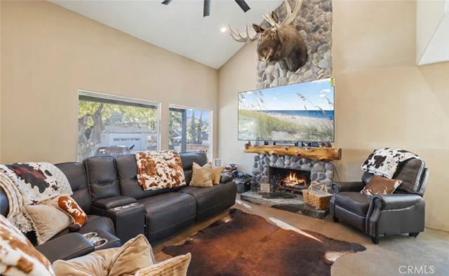 28975 Lotusgarden Dr, Canyon Country, CA 91387