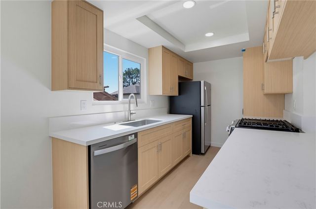 4881 Vista Dr 4, Huntington Beach, CA 92649