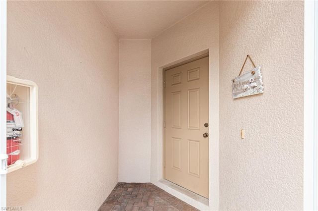 1373 Weeping Willow CT, Cape Coral, FL 33909