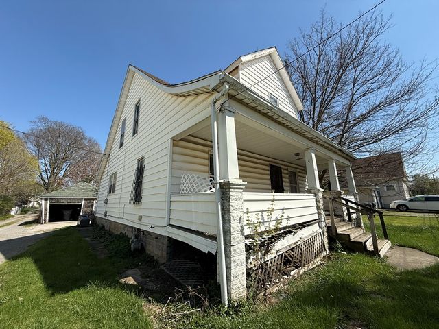 571 S Metcalf St, Lima, OH 45804