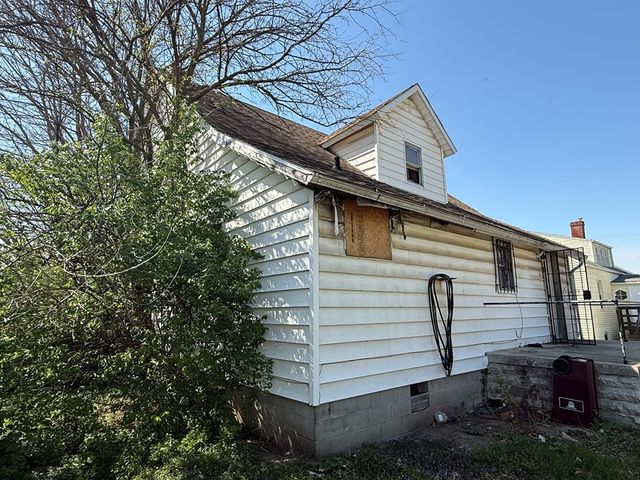 571 S Metcalf St, Lima, OH 45804