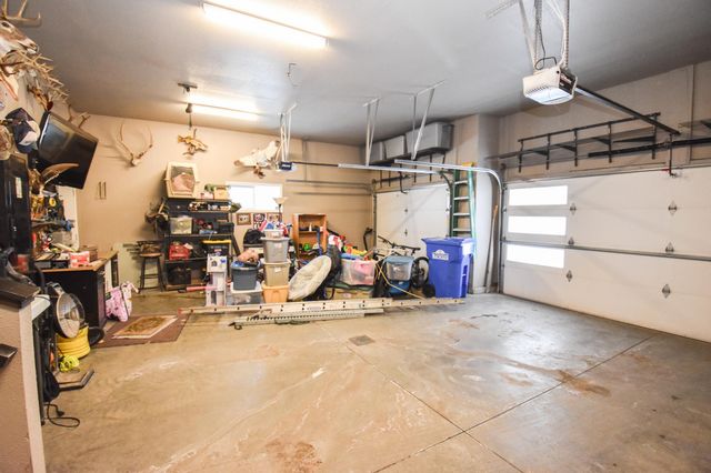 6562 56th Avenue S, Fargo, ND 58104