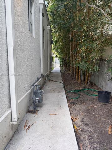 912 Euclid Avenue, Miami Beach, FL 33139