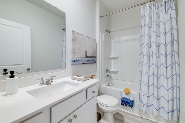 1060 Lakes Blvd, Brunswick, GA 31525