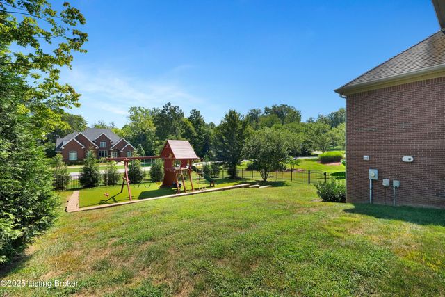 7005 Quarry Dr, Crestwood, KY 40014