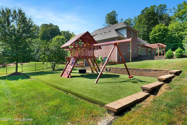 7005 Quarry Dr, Crestwood, KY 40014