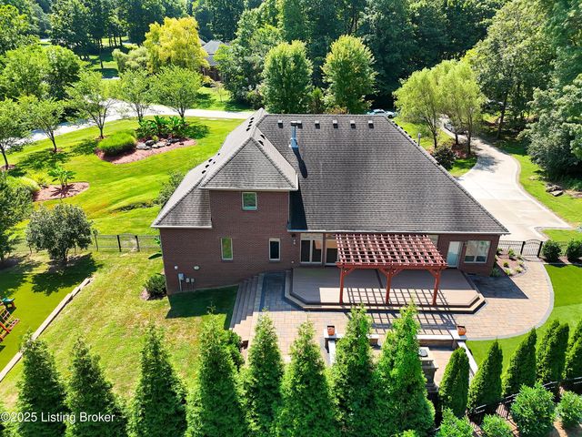 7005 Quarry Dr, Crestwood, KY 40014