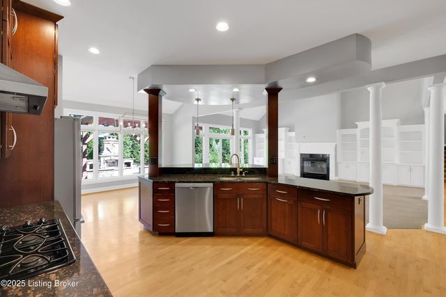 7005 Quarry Dr, Crestwood, KY 40014