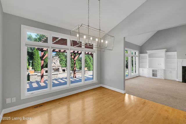 7005 Quarry Dr, Crestwood, KY 40014