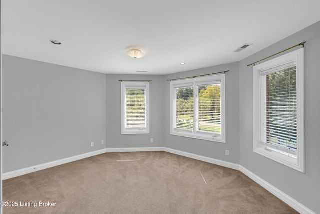 7005 Quarry Dr, Crestwood, KY 40014