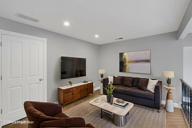 7005 Quarry Dr, Crestwood, KY 40014