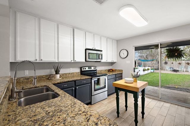 107 Easy ST, Hutto, TX 78634