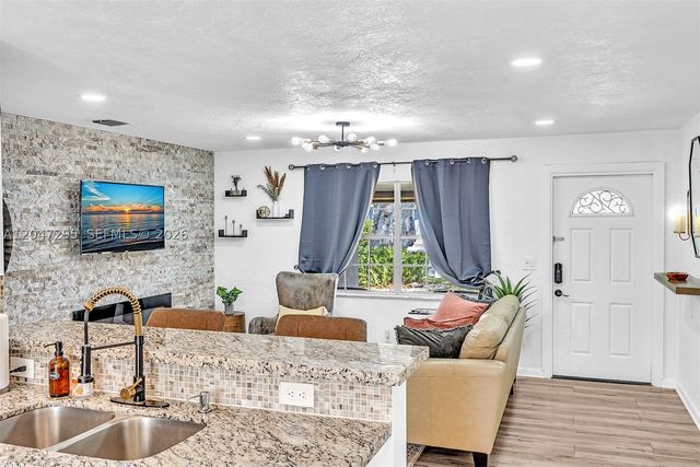 4633 SW 28th Ave, Dania Beach, FL 33312
