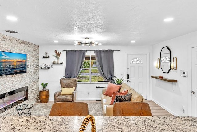 4633 SW 28th Ave, Dania Beach, FL 33312