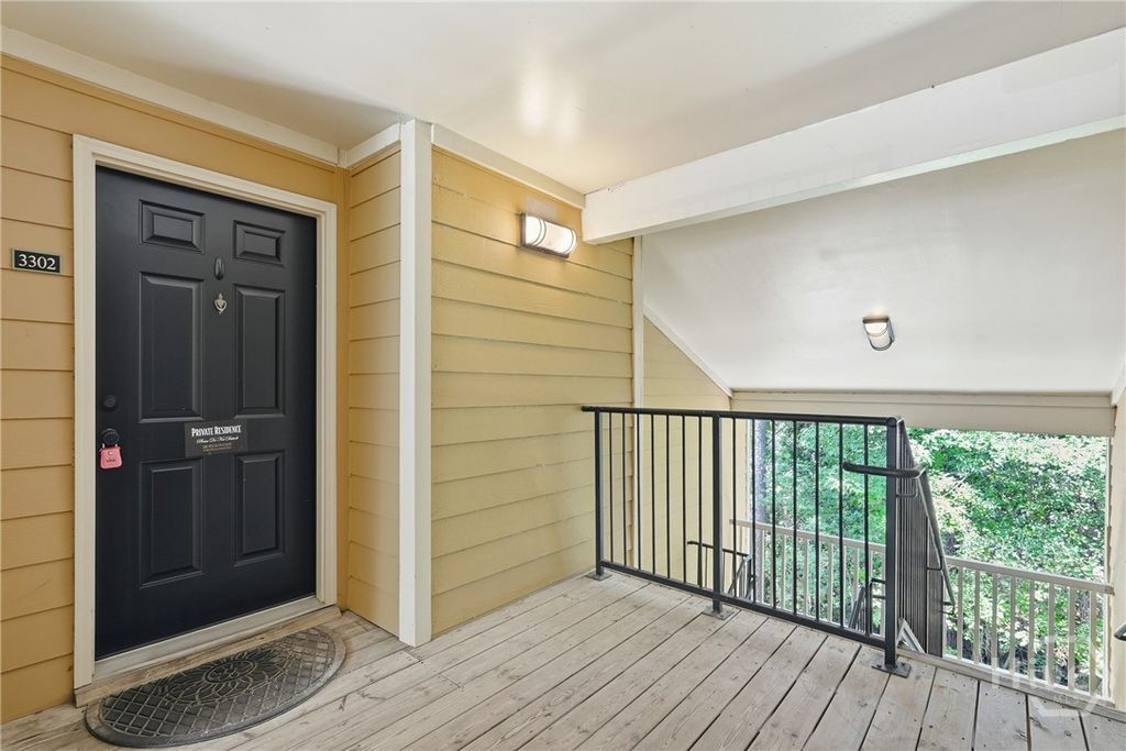 Image 2 of property listing at 3302 Walden Park Drive, Savannah, GA 31410