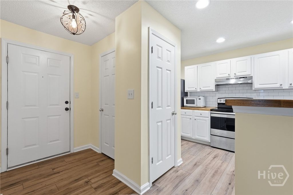 Image 4 of property listing at 3302 Walden Park Drive, Savannah, GA 31410