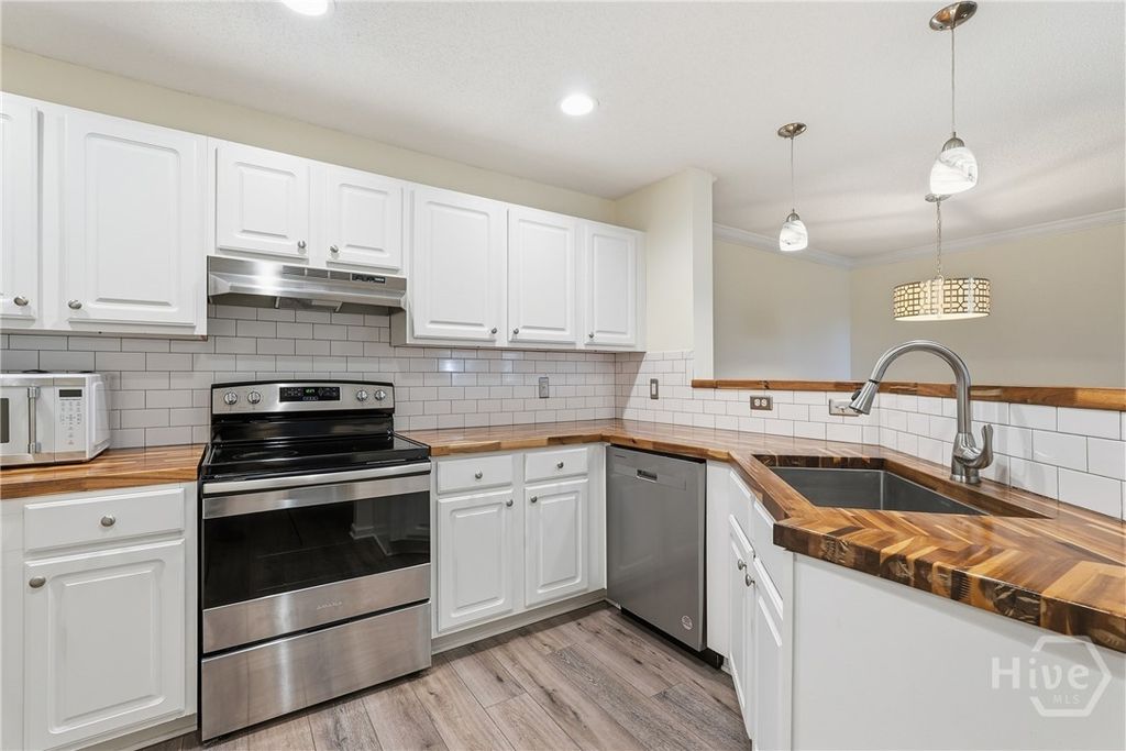 Image 5 of property listing at 3302 Walden Park Drive, Savannah, GA 31410
