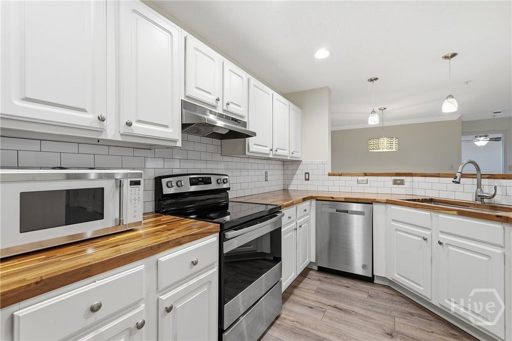 Image 6 of property listing at 3302 Walden Park Drive, Savannah, GA 31410