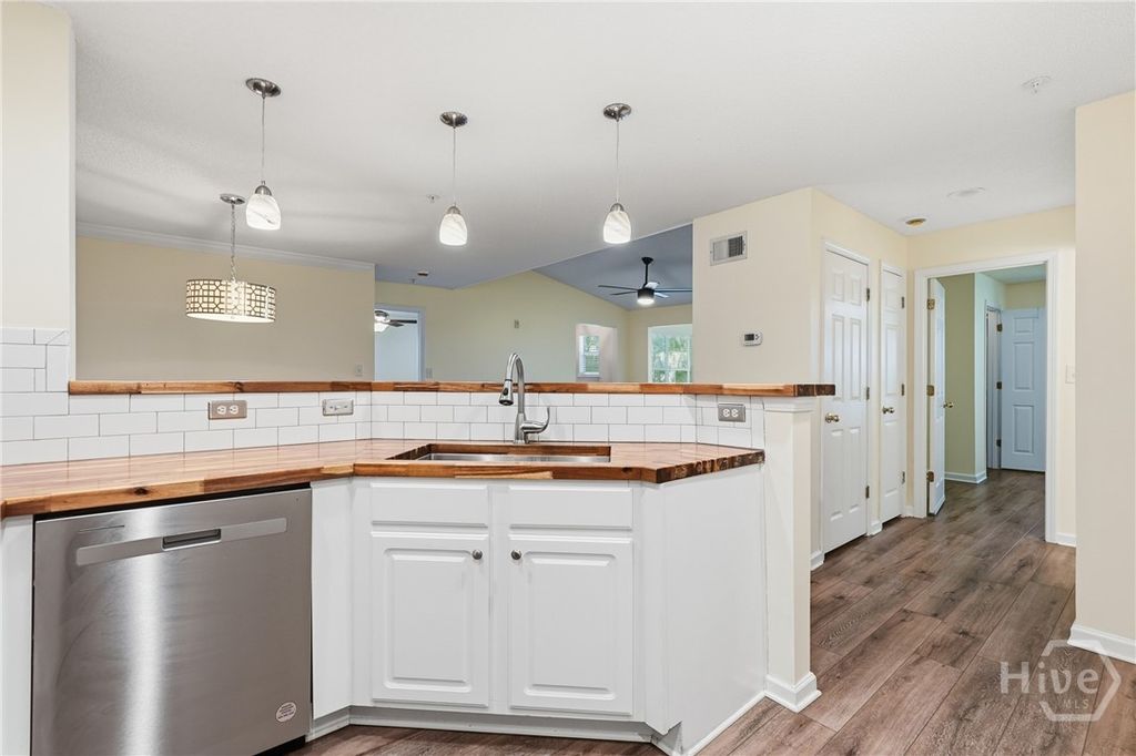Image 7 of property listing at 3302 Walden Park Drive, Savannah, GA 31410
