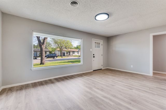 2320 Muret Street, Irving, TX 75062