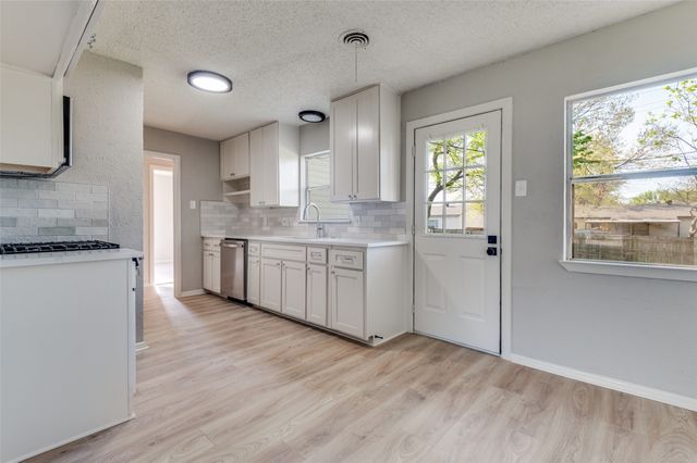 2320 Muret Street, Irving, TX 75062