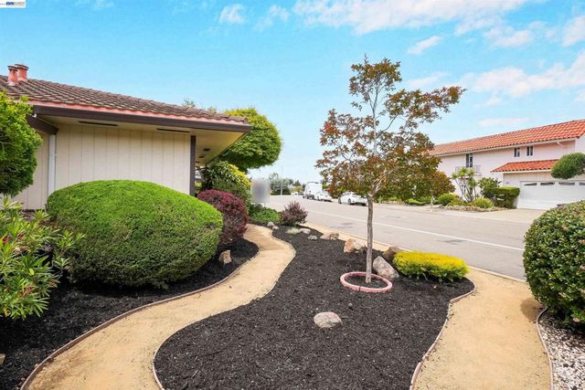 3787 Oakes Dr, Hayward, CA 94542