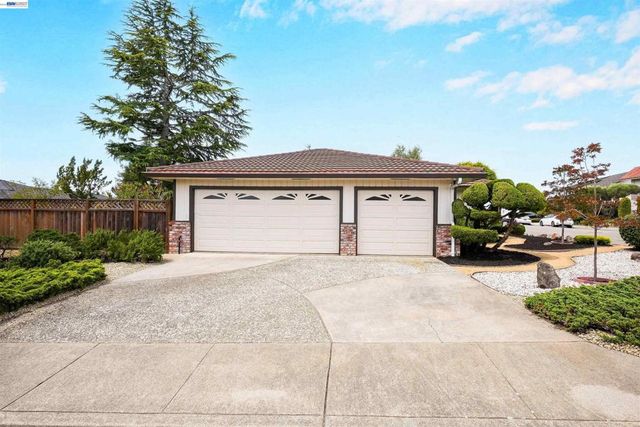 3787 Oakes Dr, Hayward, CA 94542